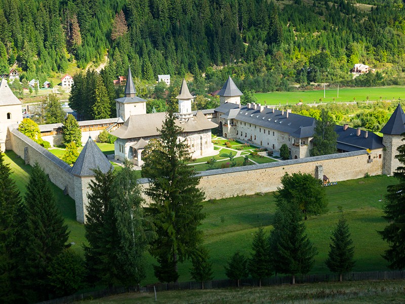 Our 10 day tour combines two emblematic areas of Romania, Transylvania and Bucovina.